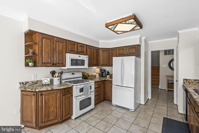 Building Photo - 5030 Gadsen Dr
