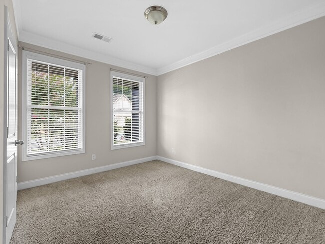 Building Photo - Beautiful 4 BR, 2 BA Home, 2 Car Garage wi...