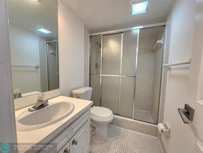 Building Photo - 3090 N Course Dr