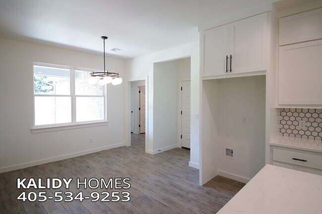 Building Photo - 2141 Kalidy Dr