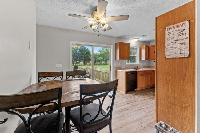 Building Photo - 121 Ashley Ct