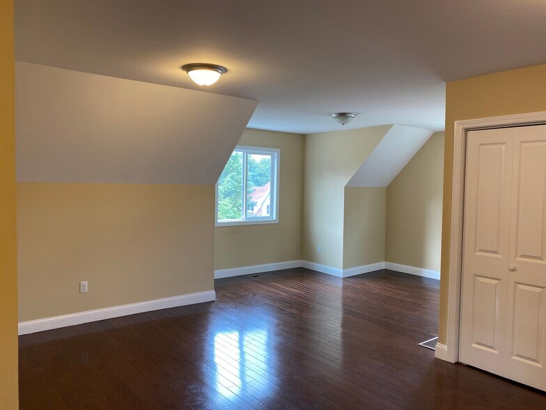 Living Room/Dining Room - 149 Lincoln St