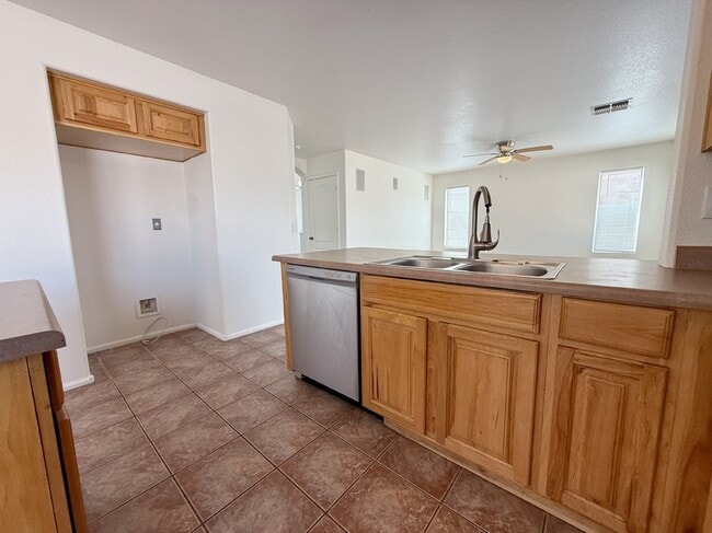 Building Photo - 4802 W Fawn Dr