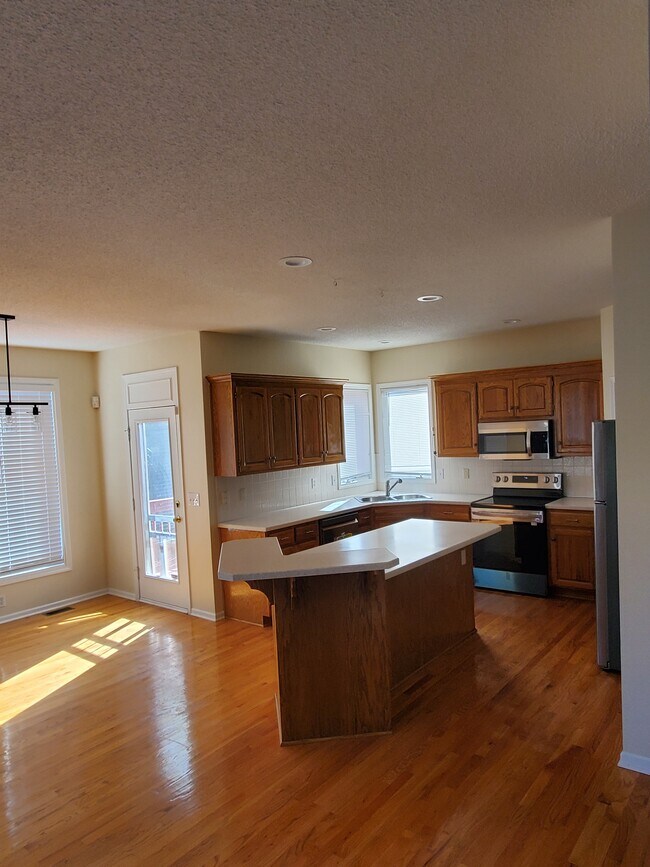 Building Photo - 14612 S Hallet St