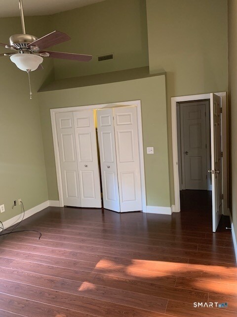 Building Photo - 16 Greenbriar Dr