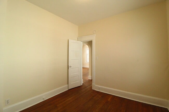 Building Photo - 2 Bedroom 1 Bath Home In Westport