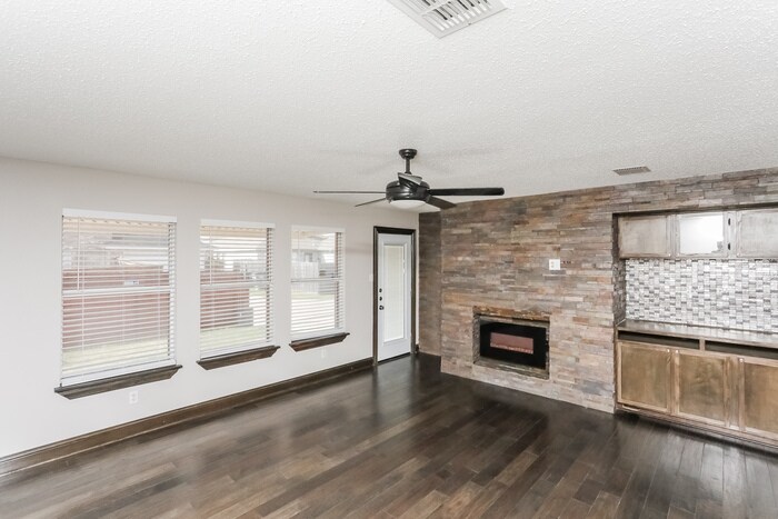 Building Photo - 2430 Manchester Ln