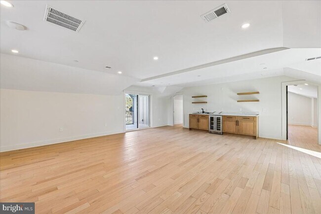 Building Photo - 4428 Albemarle St NW