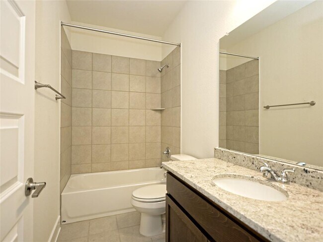 Building Photo - 415 Parkline Dr