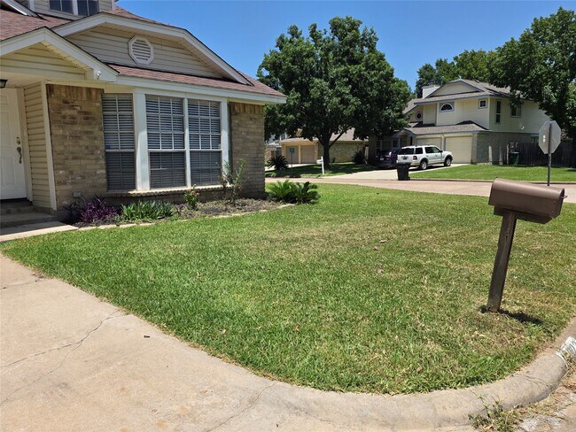 Building Photo - 12902 Skymeadow Dr