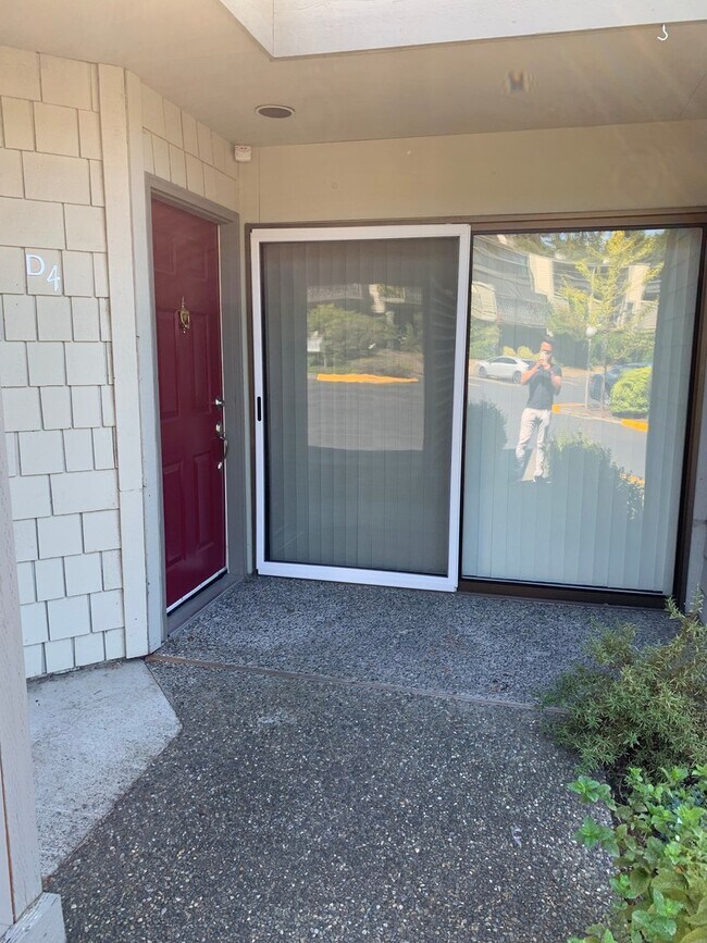 Building Photo - LakeView, Mount lake terrace - 2 bed 1.5 b...