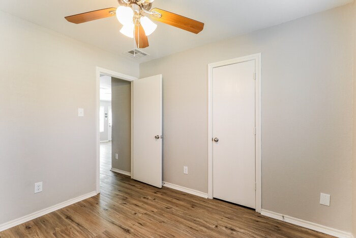 Building Photo - 816 Lightningbug Ln