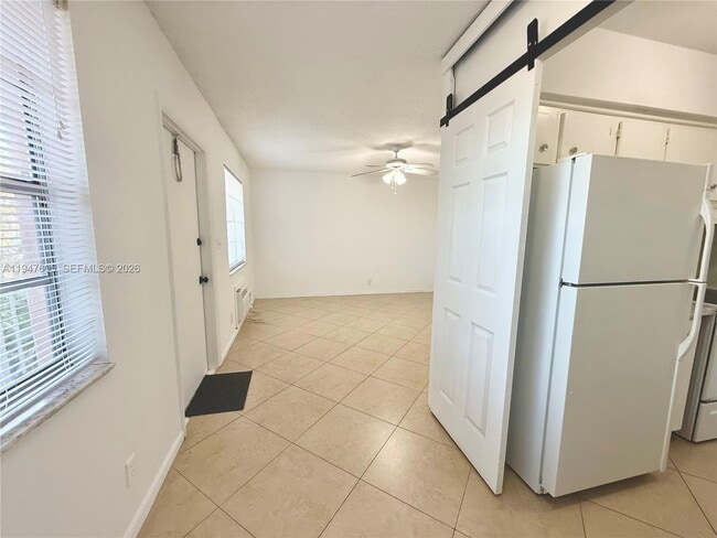 Building Photo - 10 SE 9th Ave