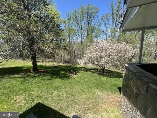 Building Photo - 5472 Merry Oaks Rd