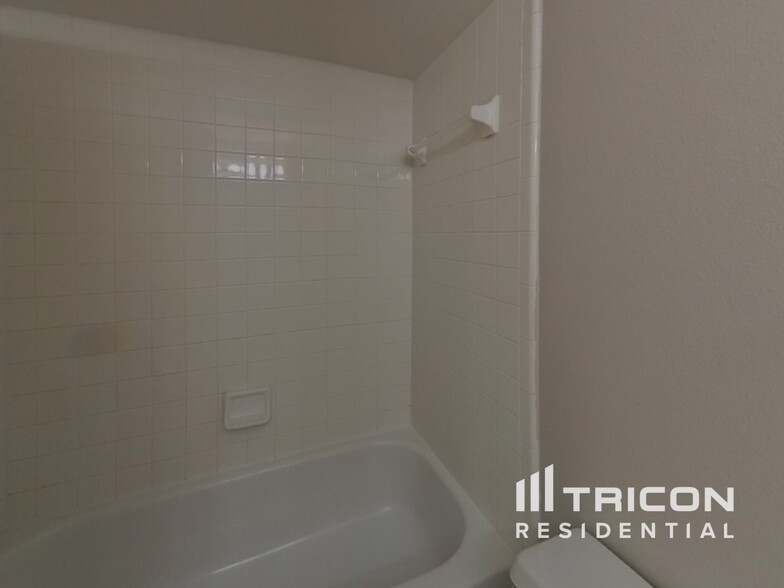 Building Photo - 3257 Brewster Dr