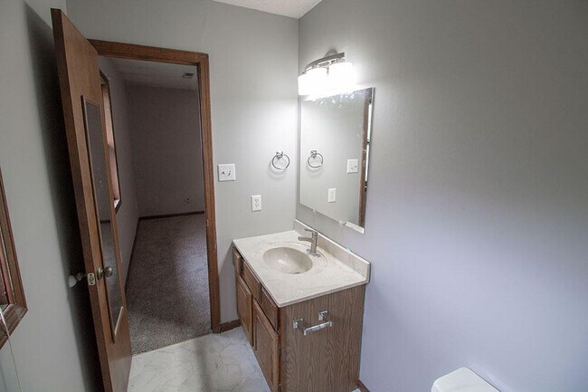 Building Photo - 2011 Bridgewater Dr