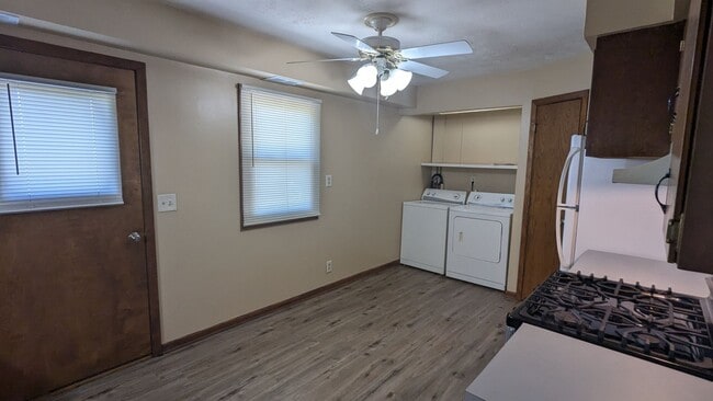 Building Photo - 3-bedroom in Lewis Central