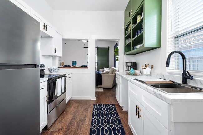 Building Photo - 3412 Ave S