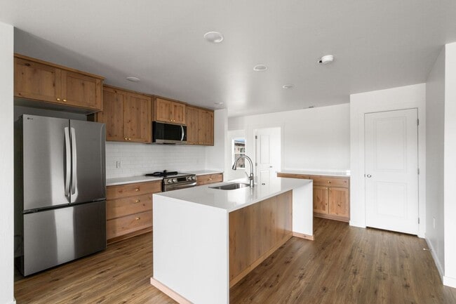 Building Photo - New Modern Construction Work Live