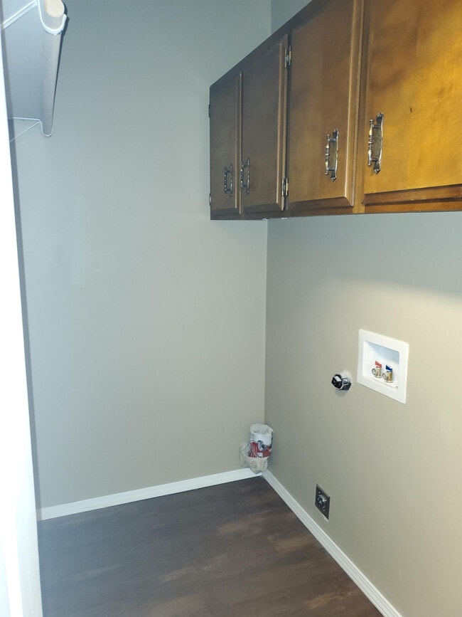 Building Photo - 3213 Center St NE