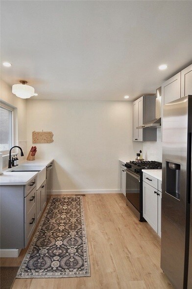 Building Photo - 422 Avery St