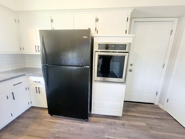 Building Photo - 5641 4th St NE