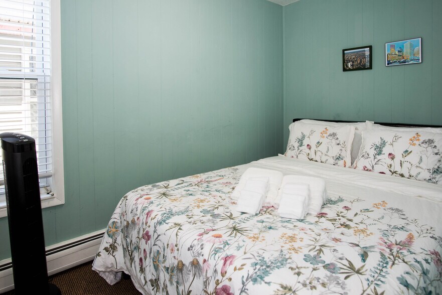 Building Photo - 42 Everett St