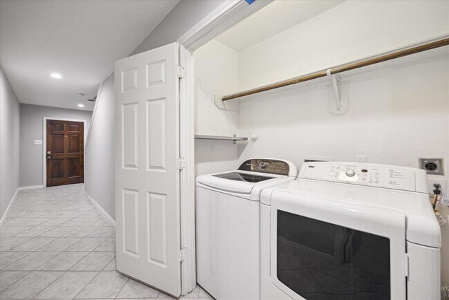 Building Photo - 1405 Bailey St