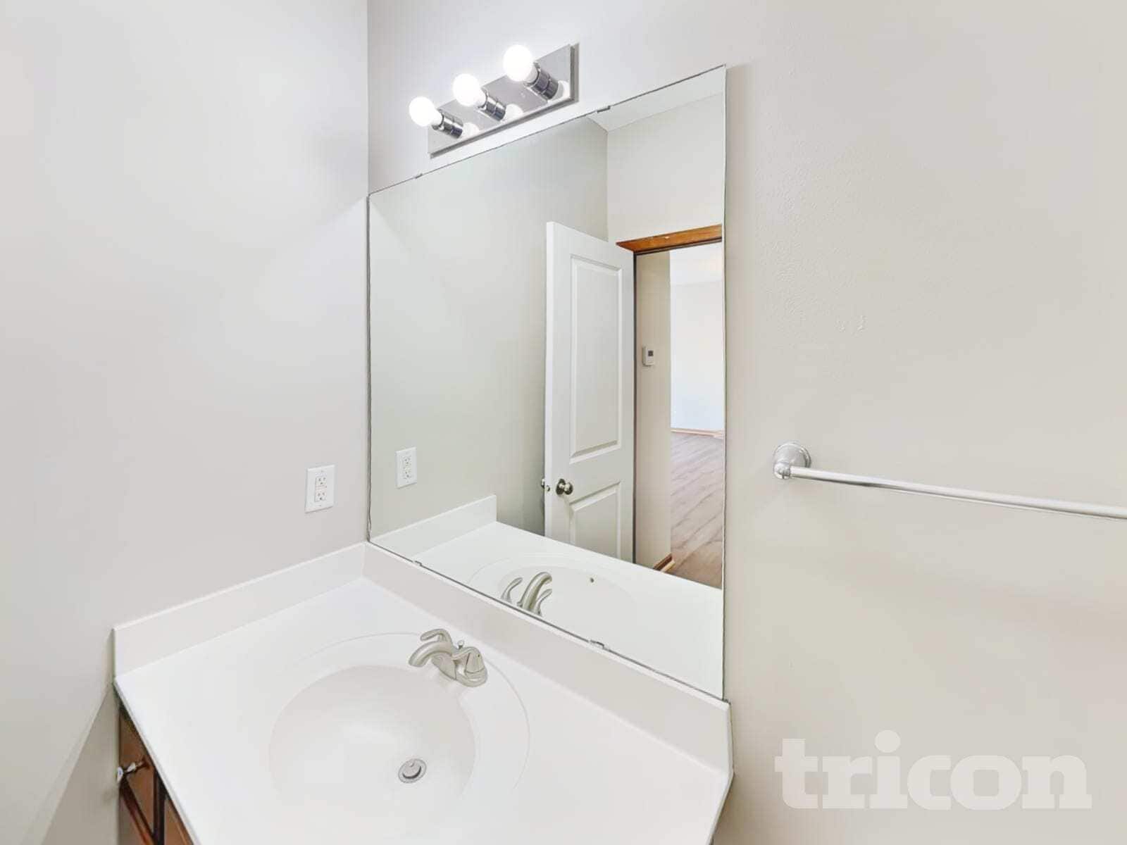 Building Photo - 7712 Lachman Ave NE