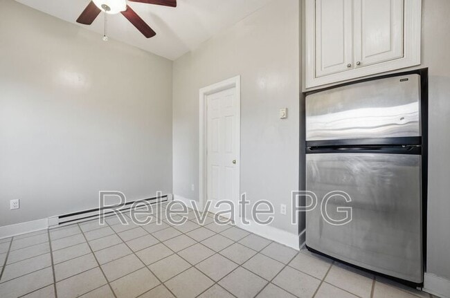 Building Photo - 2206 Parkwood Ave