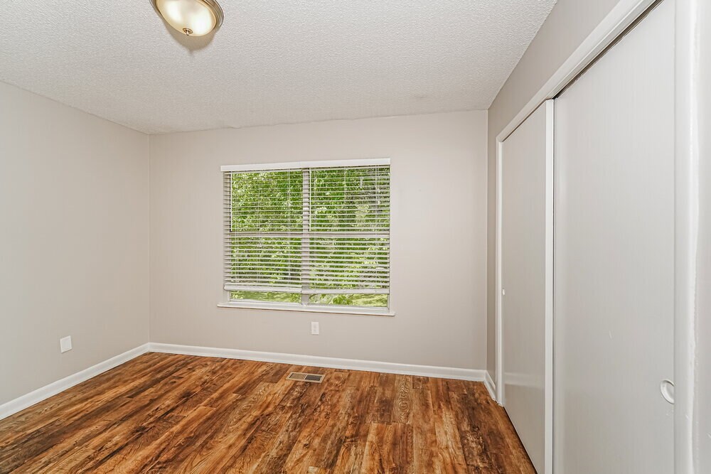 Building Photo - 2524 Daly Dr