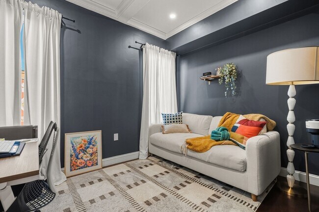 Building Photo - 753 E Broadway