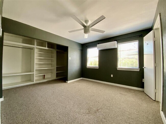 Building Photo - 2704 Palomino Dr