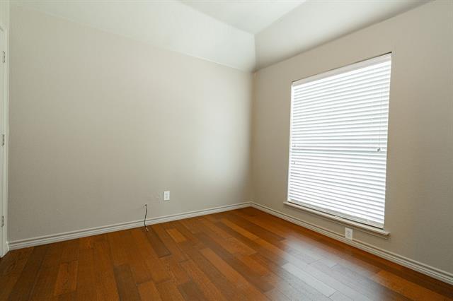 Building Photo - 1875 Crestlake Dr