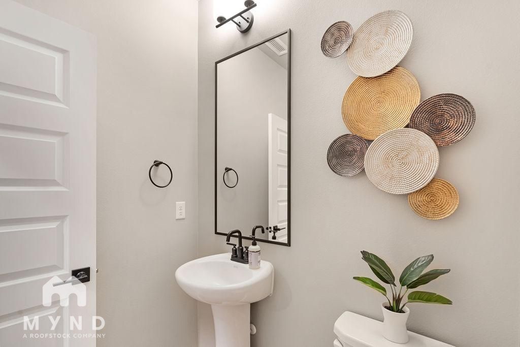 Building Photo - 6930 NE 131st Way