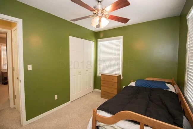 Building Photo - 2802-9 1/2 9 1/2 St N