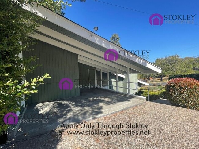 Building Photo - 137 Donna Maria Way