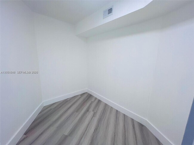 Building Photo - 1200 NE Miami Gardens Dr