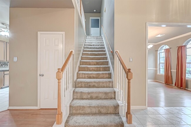 Building Photo - 5815 Henniker Dr