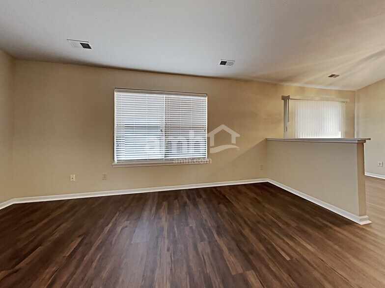 Building Photo - 760 Franklin Lakes Blvd