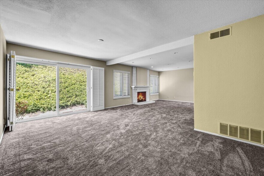 Building Photo - 5598 E Vista Del Rio
