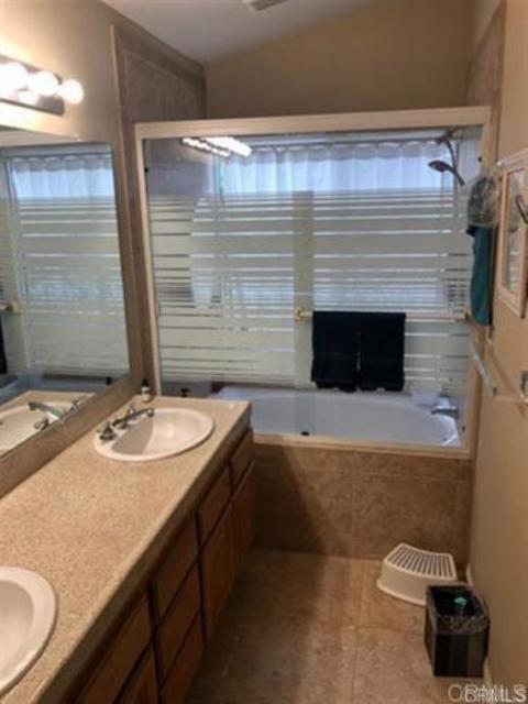 Building Photo - 613 Diamond Dr