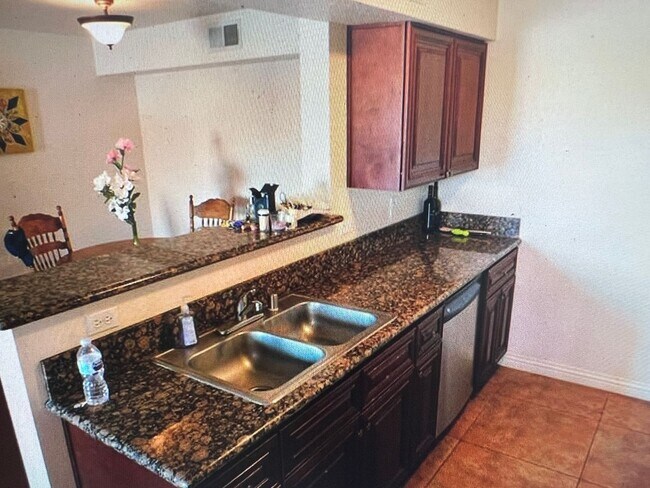 Building Photo - Cute One Bedroom, One Bath Condo