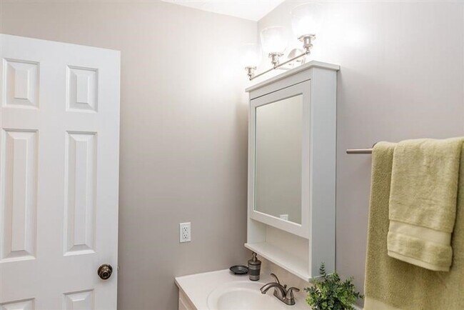 Building Photo - Rare Find... Detached Single Family Home in Purcell Park!