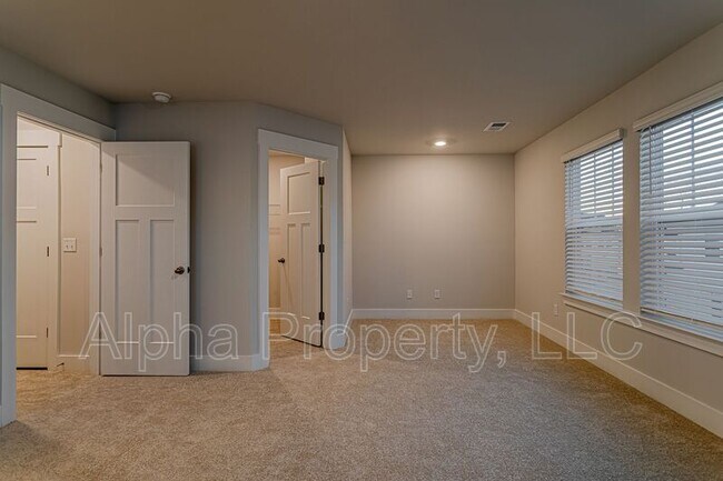 Building Photo - 511 Harebell Wy