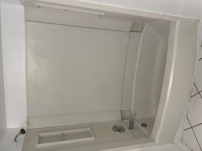 Building Photo - 2771 Riverside Dr