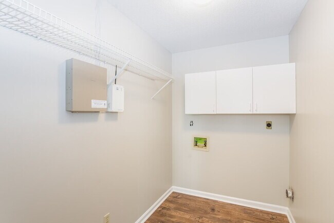 Building Photo - 429 Spruce Glen Dr