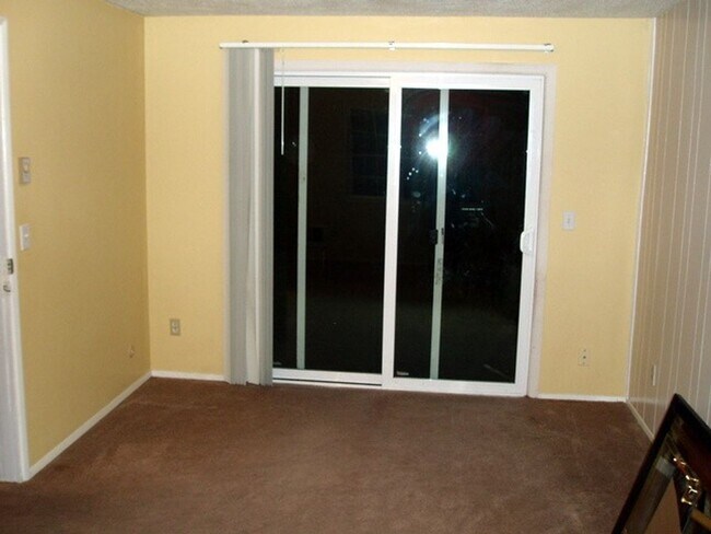 Building Photo - Spacious SW Portland Ranch Style Home!