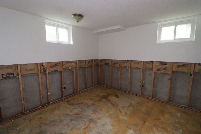 Building Photo - Spacious home for rent!