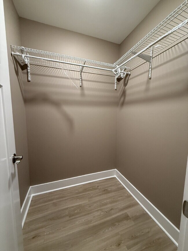 Building Photo - "Charming 2-Bedroom Duplex in Brownsboro - Spacious 1136 Sq Ft with 2.5 Baths!"